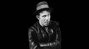 دانلود آهنگ “You Can Never Hold Back Spring” و “Green Grass” از “Tom Waits”  به همراه ترجمه